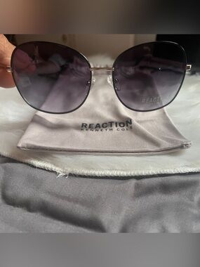NWOT Kenneth Cole Metal Frame Sunglasses with Gradient Gray Lenses